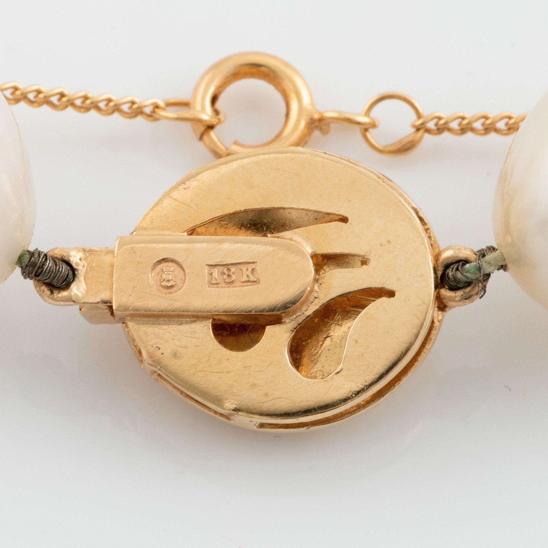 Collier, med odlade Söderhavspärlor, lås 18K guld med briljantslipade diamanter.