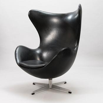 ARNE JACOBSEN, A 1960s arm chair "Egg chair" designed for Fritz Hansen, Denmark.