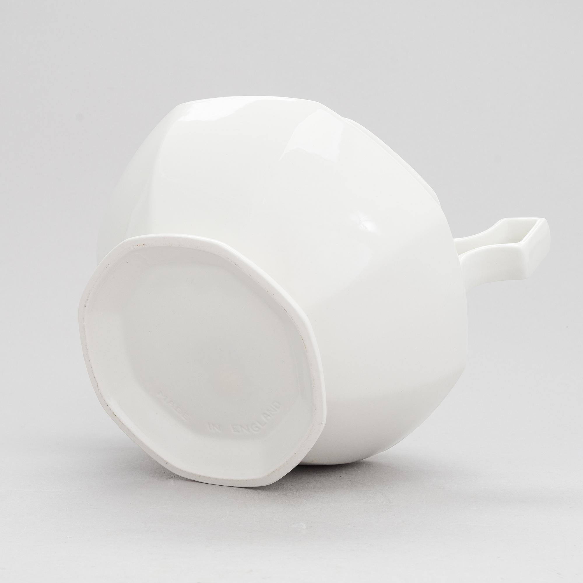 Johnson Bros, ruoka-astiasto "Heritage", 47 osaa, kivitavaraa. Englanti.