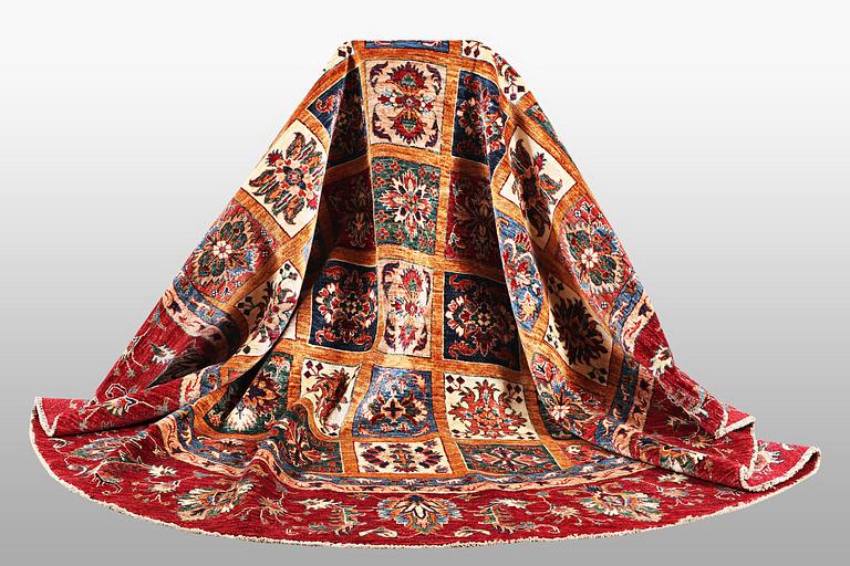 Matta, orientalisk, diameter ca 251 cm.