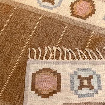 Ingegerd Silow, rug, flat weave, signed IS, approx. 207 x 136 cm.