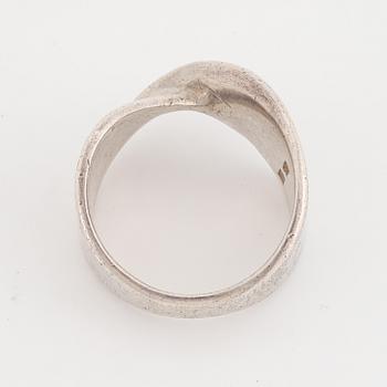 Vivianna Torun Bülow Hübe, ring "Moebius", Jakarta Indonesien, sterling silver.