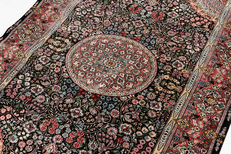 Carpet, Oriental silk, approx. 184 x 125 cm.