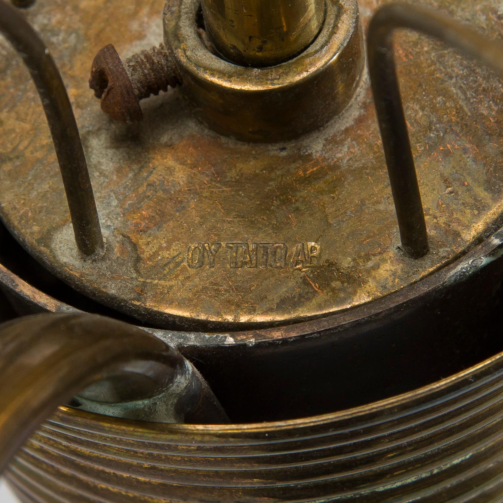 Paavo Tynell, kattovalaisin, malli 9015, Taito 1900-luvun puoliväli.