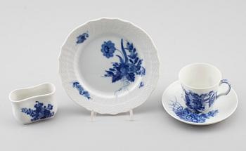 SERVISPORSLIN, 28 delar, porslin, "Blå Blomst", Royal Copenhagen.