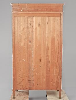 KLÄDSKÅP, gustaviansk stil, 1900-talets första hälft.