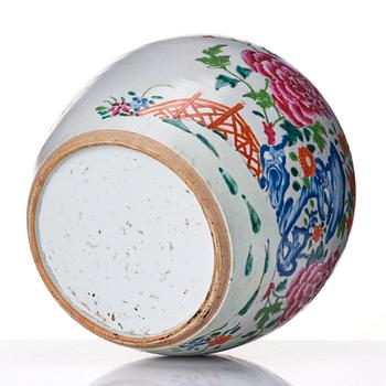 Bojan, porslin. Kina, Qingdynastin, Qianlong (1736-1795).