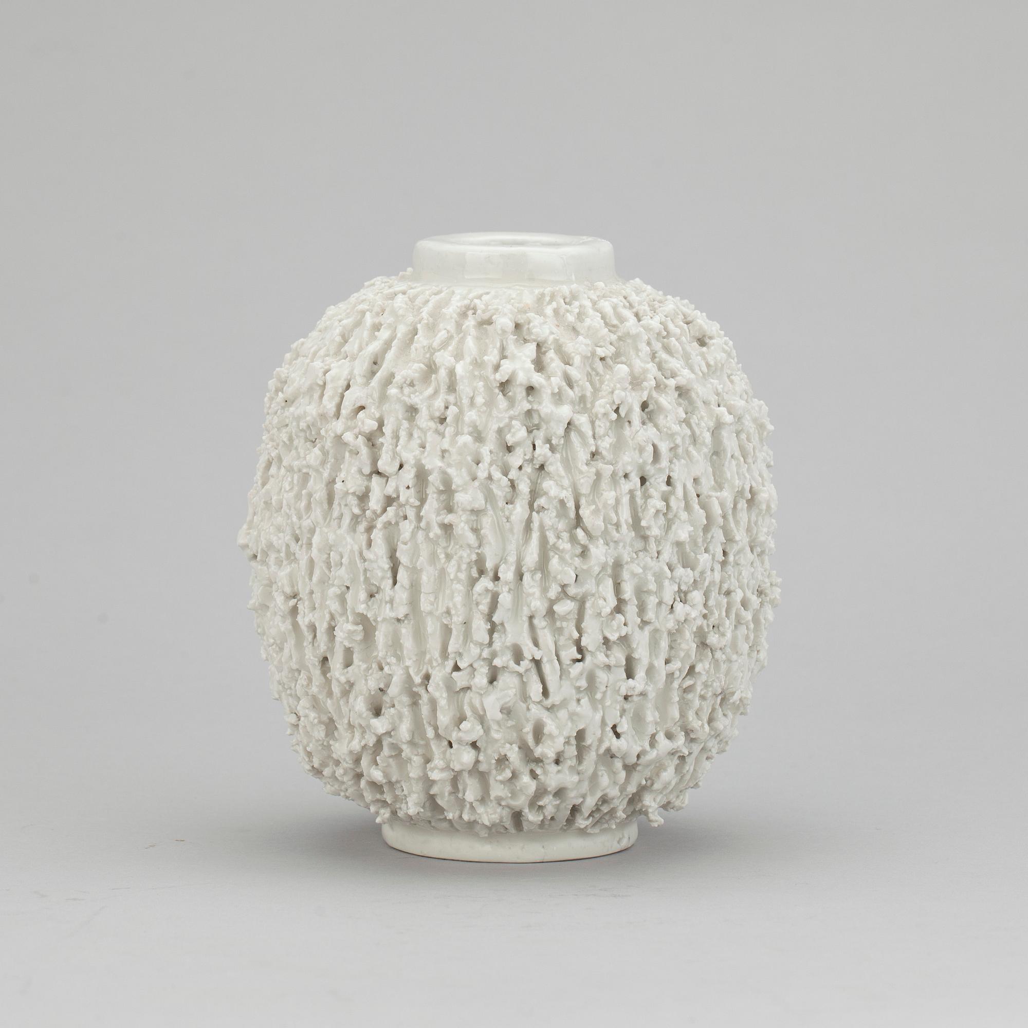 VAS, "Igelkottvasen". Chamotterat stengods, Gunnar Nylund, Rörstrand, 1930-/40-tal.