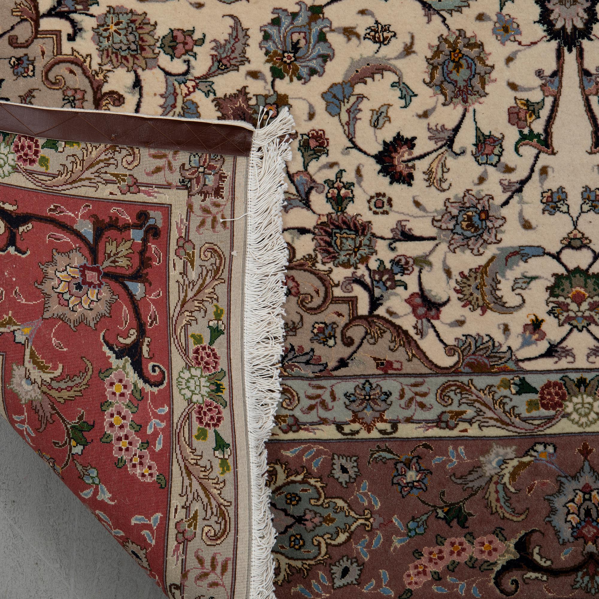 Carpet, Tabriz, 303 x 203 cm.