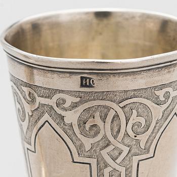 Bägare på fot, 2 st, silver Ryssland 1864 och 1883-86.