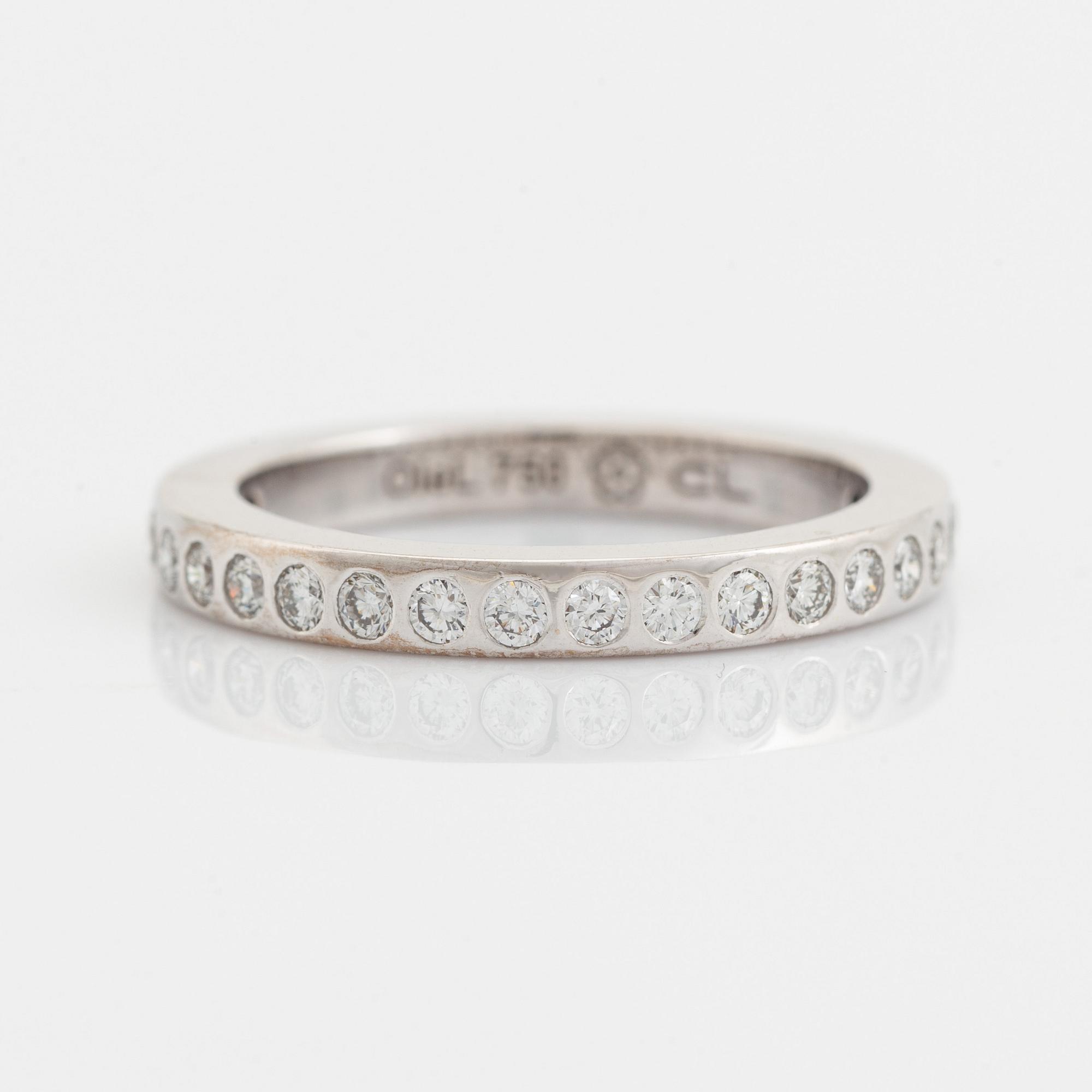Ole Lynggaard, Charlotte Lynggaard, "Forever Love Ring", vitguld med briljantslipade diamanter.