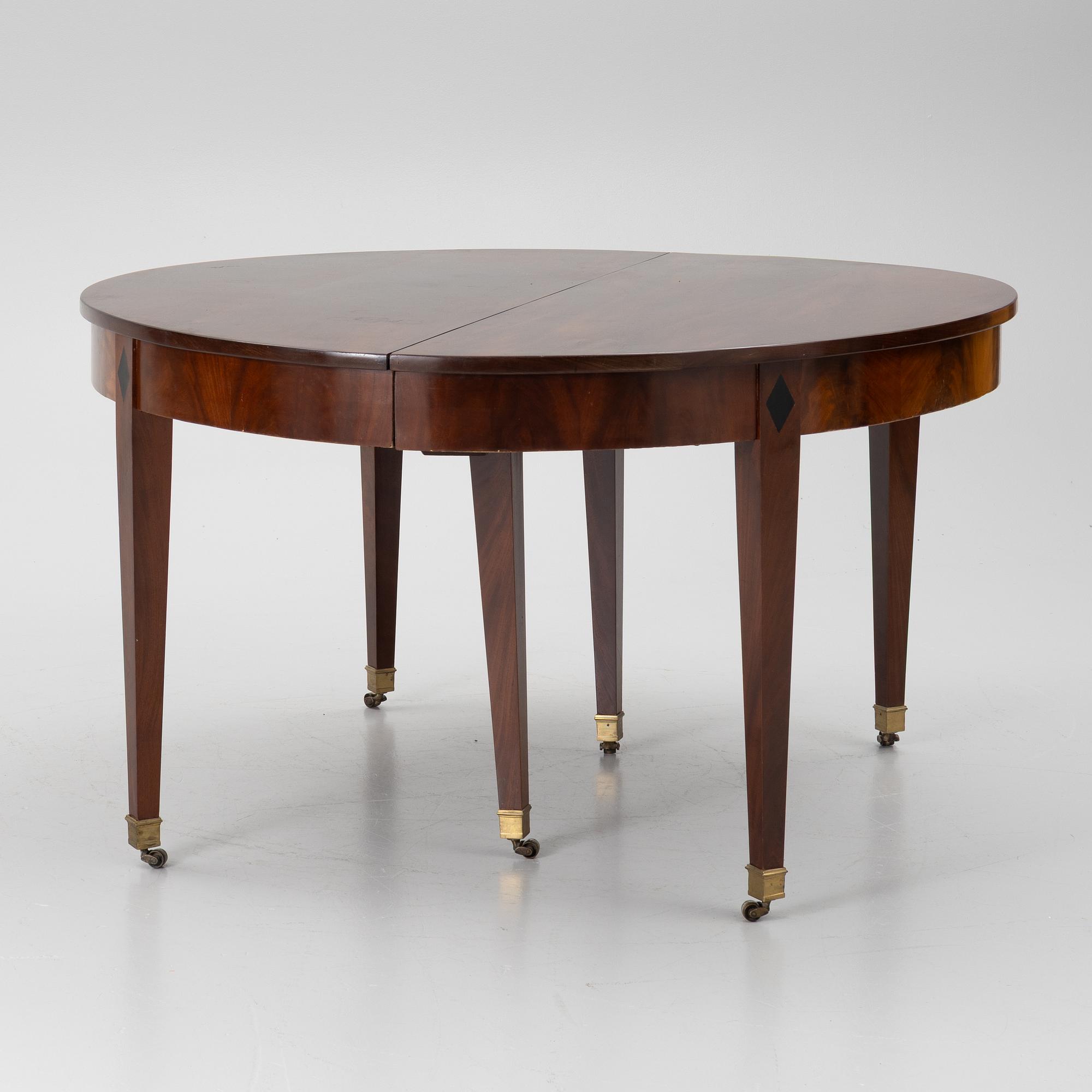 A dining table, France, circa 1800, Directoire.