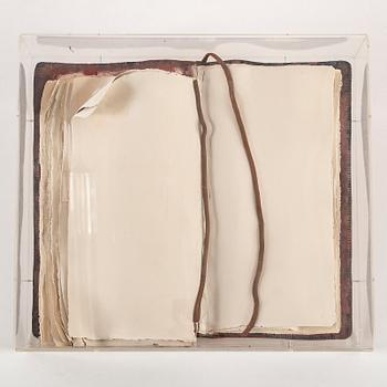 ANNIKA MASOLLE, Skulptur, lergods i plexilåda, signerad i plexilådan och daterad -90.