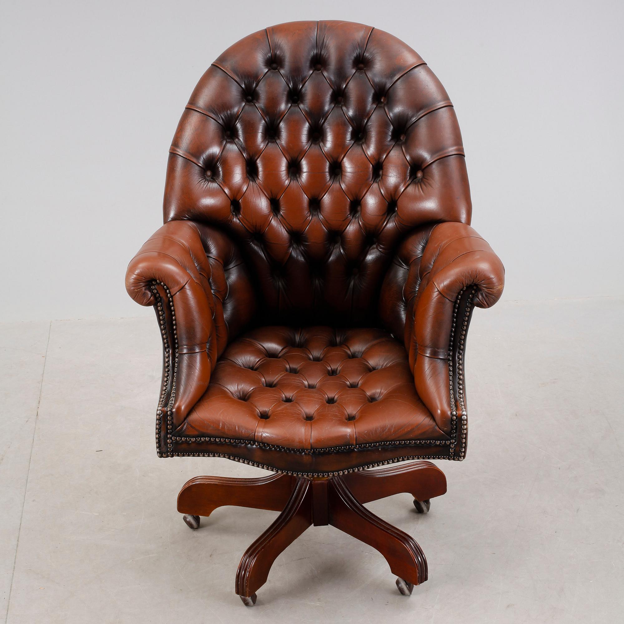 SKRIVBORDSSTOL, Chesterfield modell, sent 1900-tal.