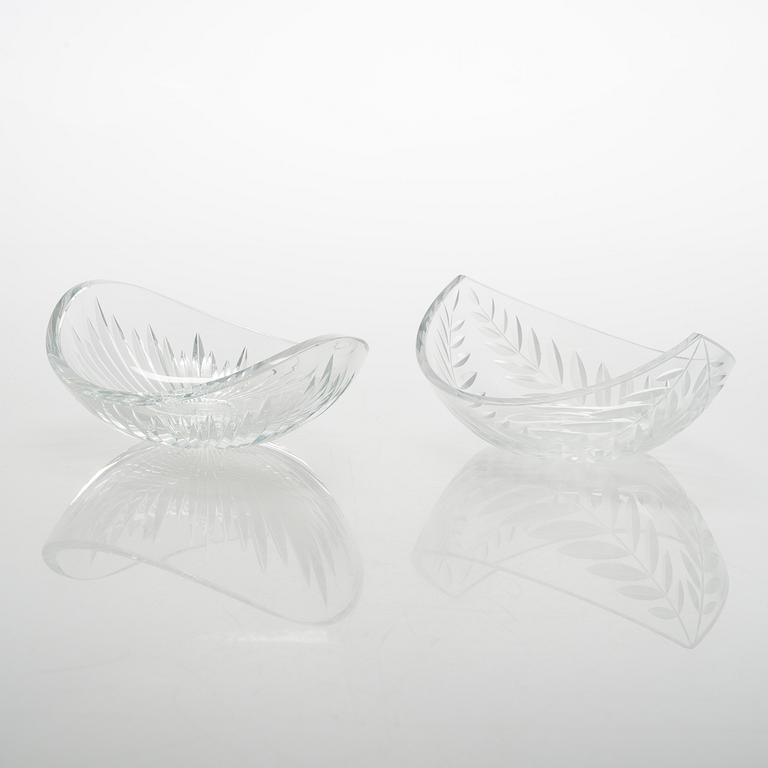 Saara Hopea, a set of five cut crystal vases and bowls, Nuutajärvi 1950s.