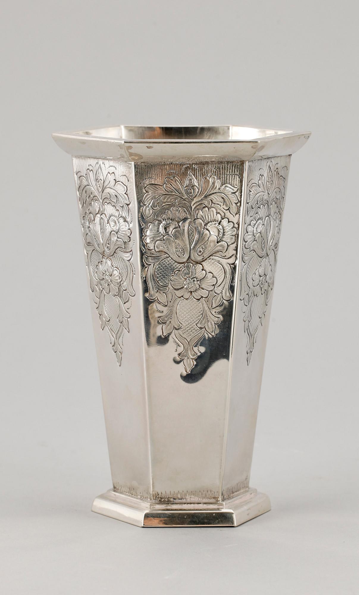 VAS, sterlingsilver, Lisa Andersson, Sverige 1982. vikt ca 330 gram.