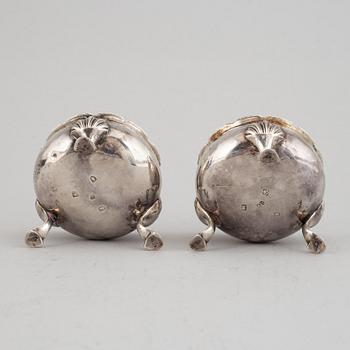 Two pairs of English 18th century silver salt-cellars, marked in London 1762 and 1769.