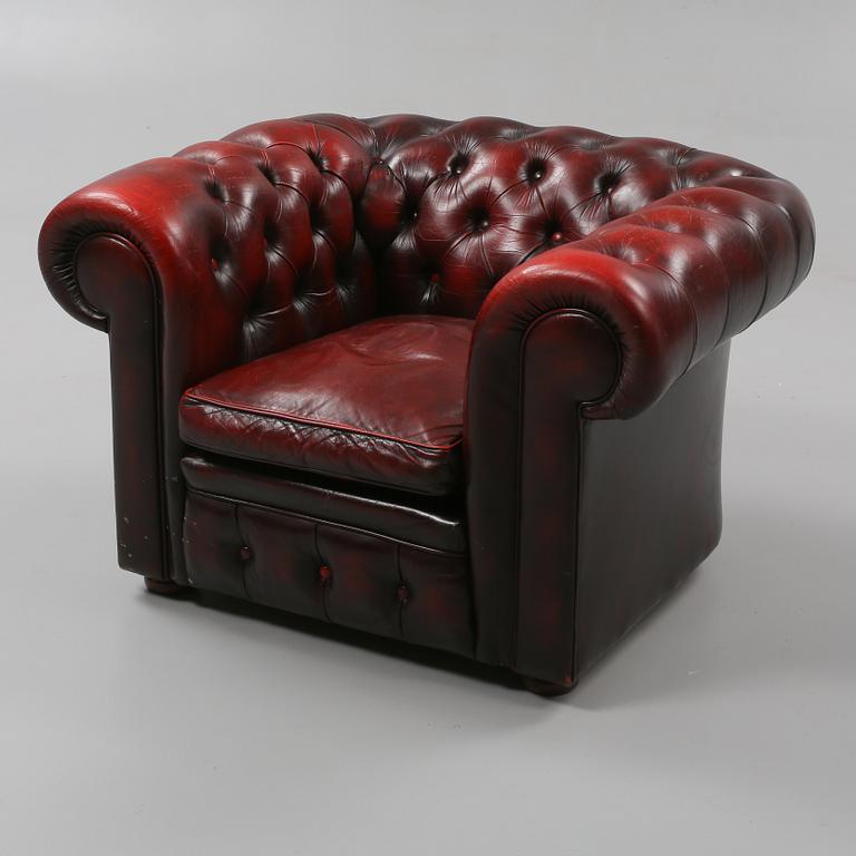 FÅTÖLJ, Chesterfield-modell, 1900-talets andra hälft.