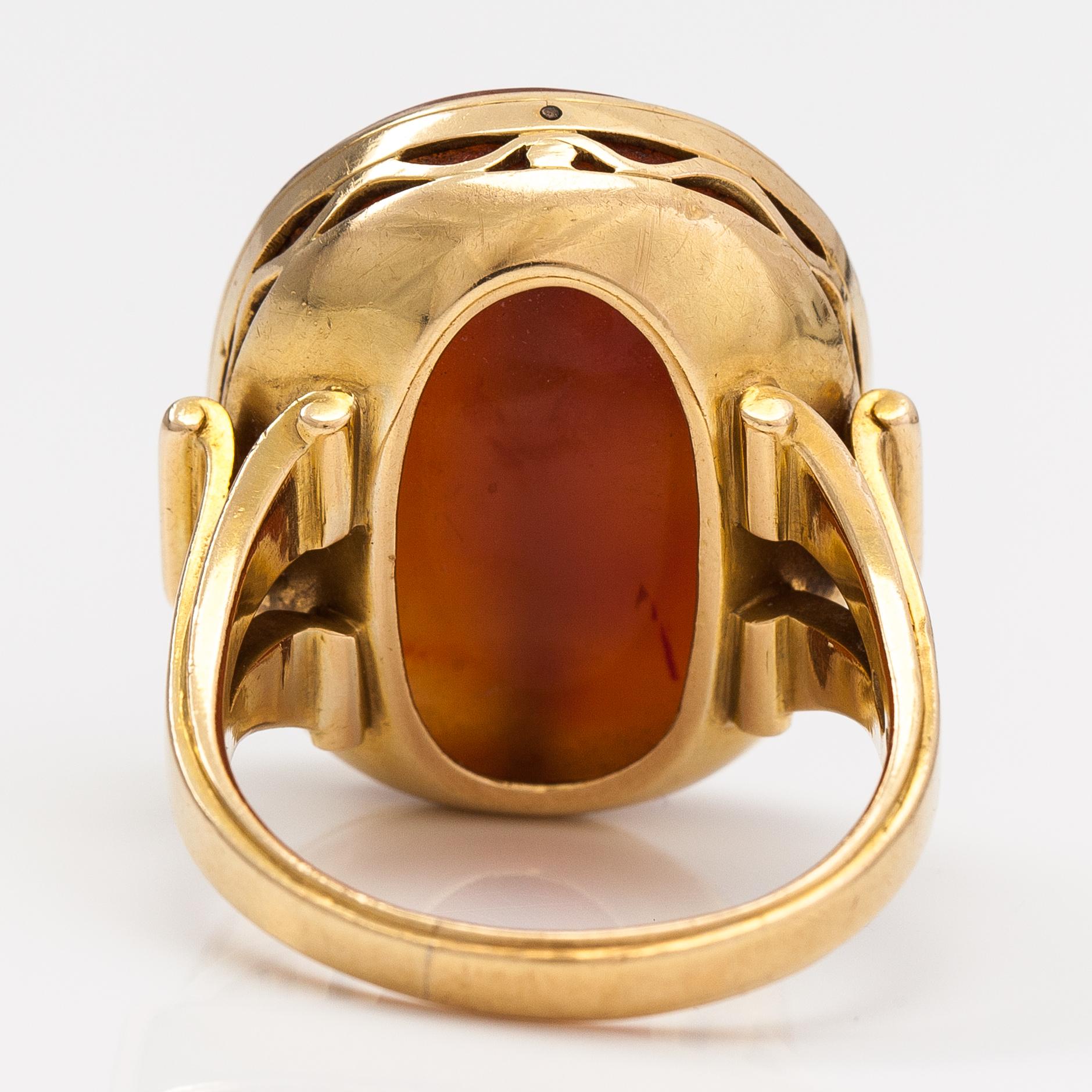Oskar Pihl, An 18K gold ring with an agate. A Tillander, Helsinki 1945.