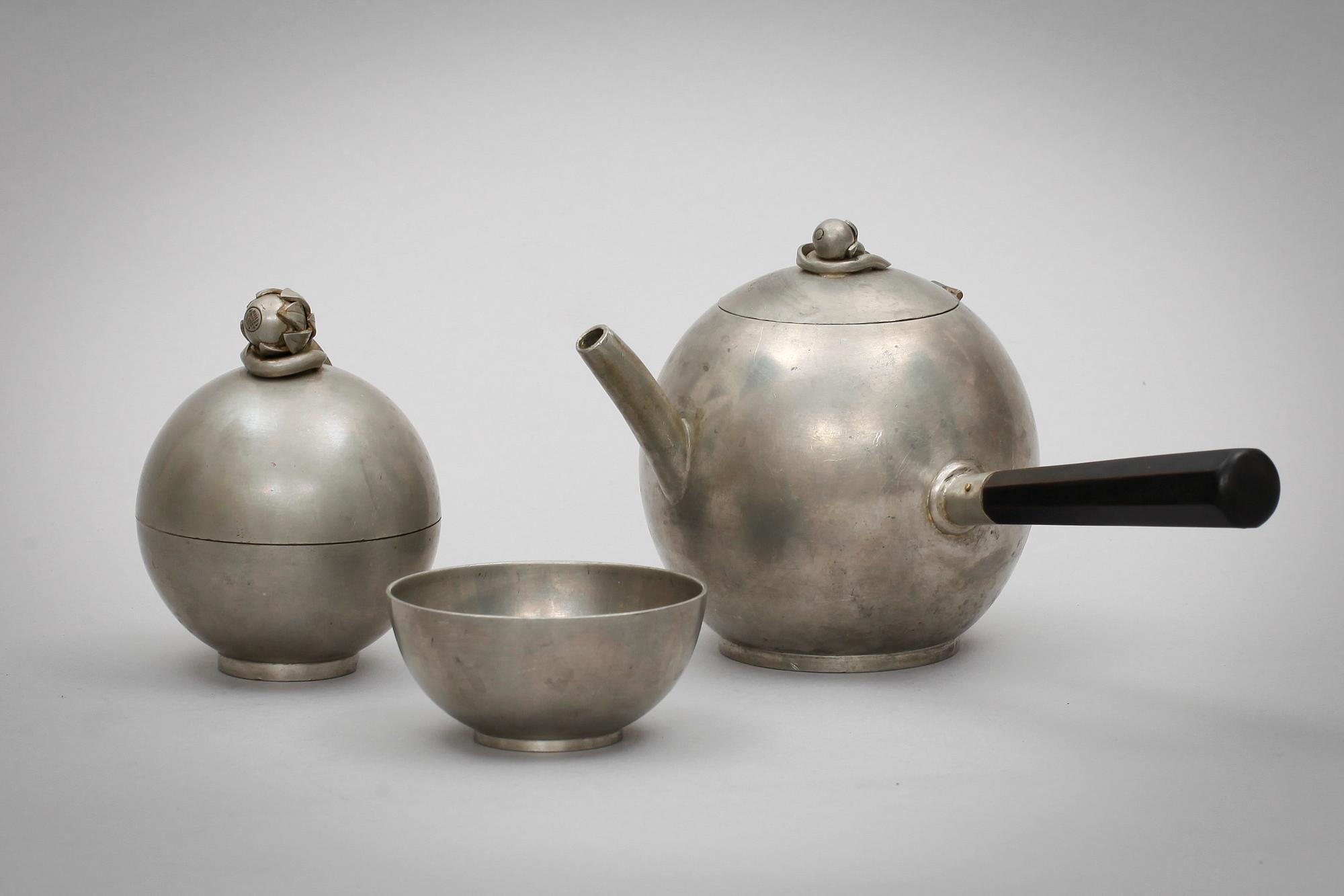 KAFFESERVIS, 3 delar, tenn, Nils Fougstedt, Firma Svenskt Tenn, 1900-talets första hälft.