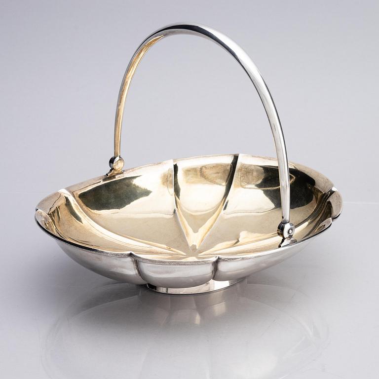 A Russian parcel-gilt silver bread basket, mark of Morosov, St. Petersburg, Russia, turn of the 20th century.