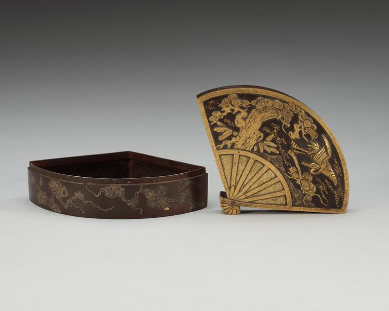 ASK med LOCK, brons. Japan, Meiji omkring 1900.