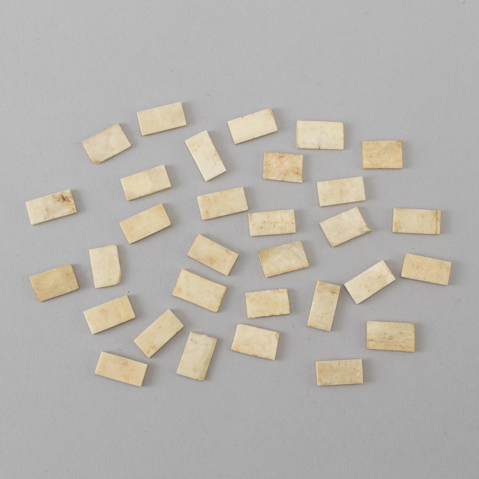 SAMLING MINIATYR DOMINOBRICKOR, 31 st, ben, 1700/1800-tal.