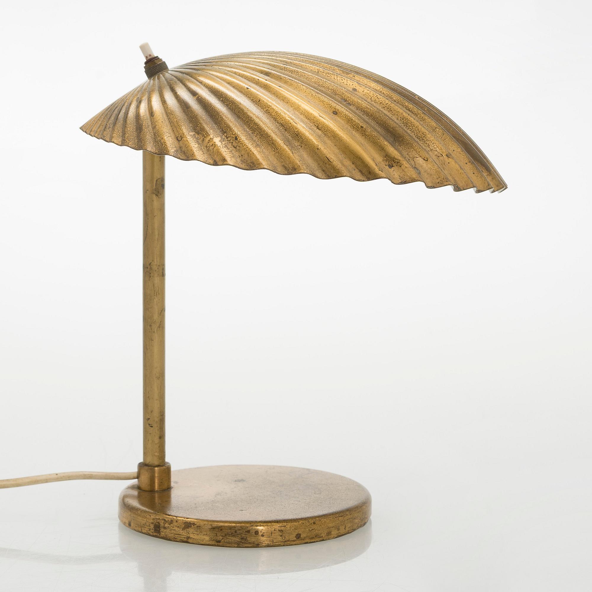 Paavo Tynell, a 1940s '5321' 'The Shell' table lamp for Taito.