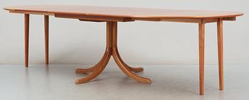 A Josef Frank mahogany dinner table, Svenskt Tenn, model 771.