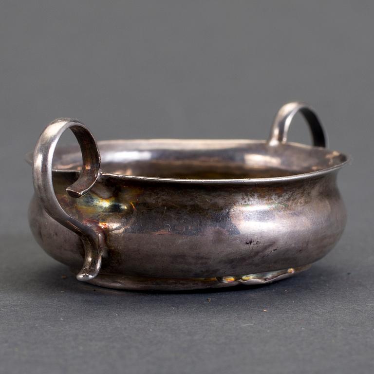 MINIATYRSKÅL/SALTKAR, silver, London, 1706. Vikt 13,7 g.