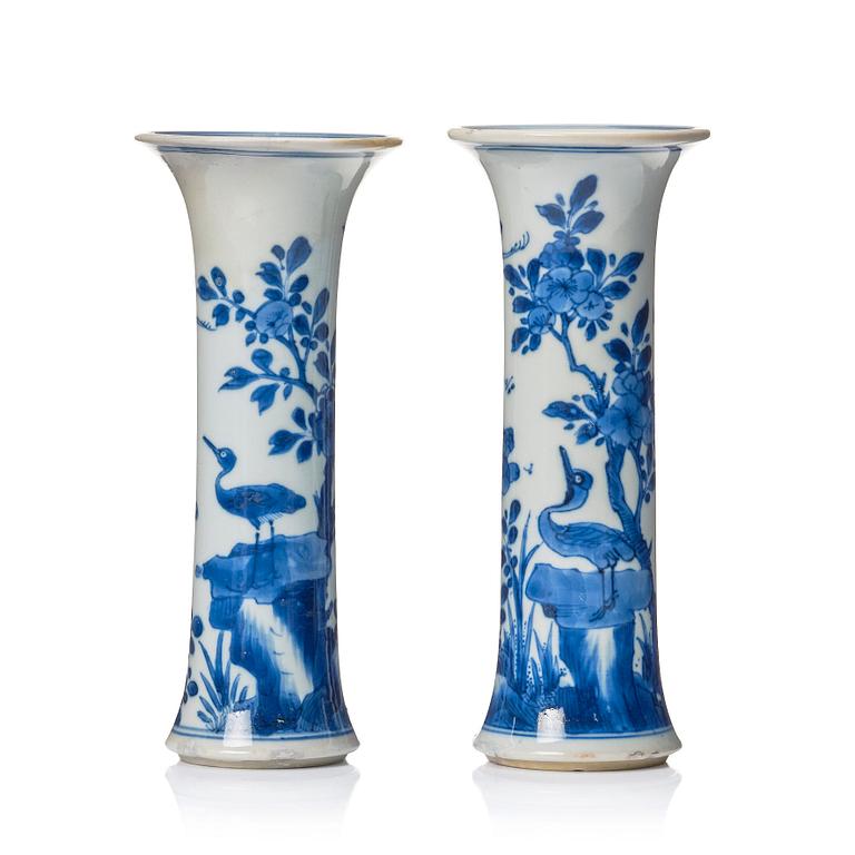 A pair of blue and white vases, Transition, 17th Century.