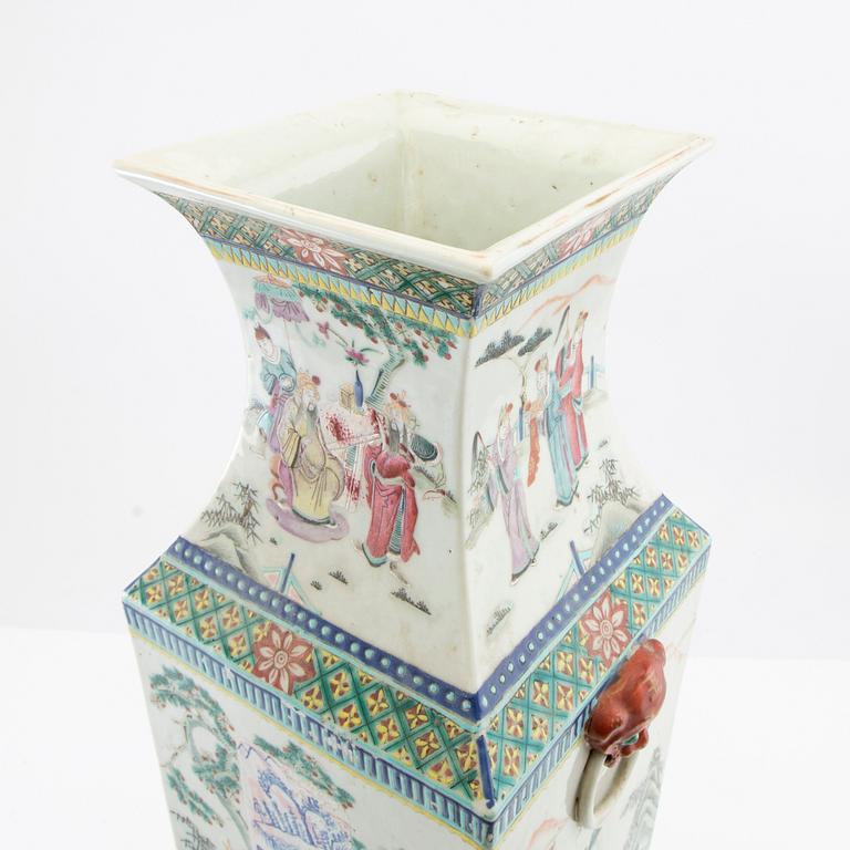 A famille rose vase, late Qing dynasty.