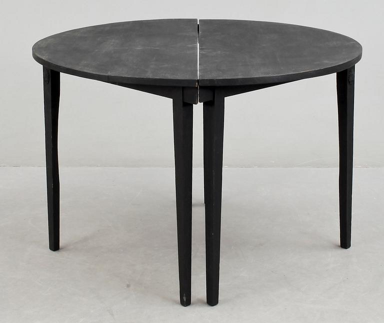 HALVMÅNEBORD, ett par, 1800-tal.