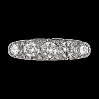 A five stone brilliant cut diamond ring, tot. app. 2.20 cts.