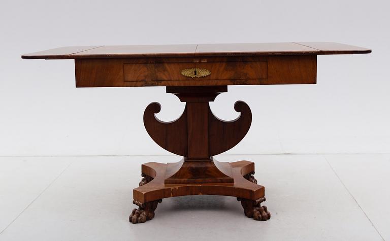 KLAFFBORD, empire, 1800-talets första hälft.
