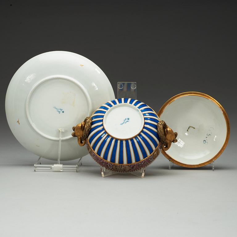 A Meissen equelle with cover and stand, period of Marcolini (1774-1814).