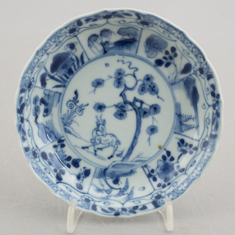 Koppar med fat, ett par + 1, porslin, Kina, Kangxi (1662-1722).