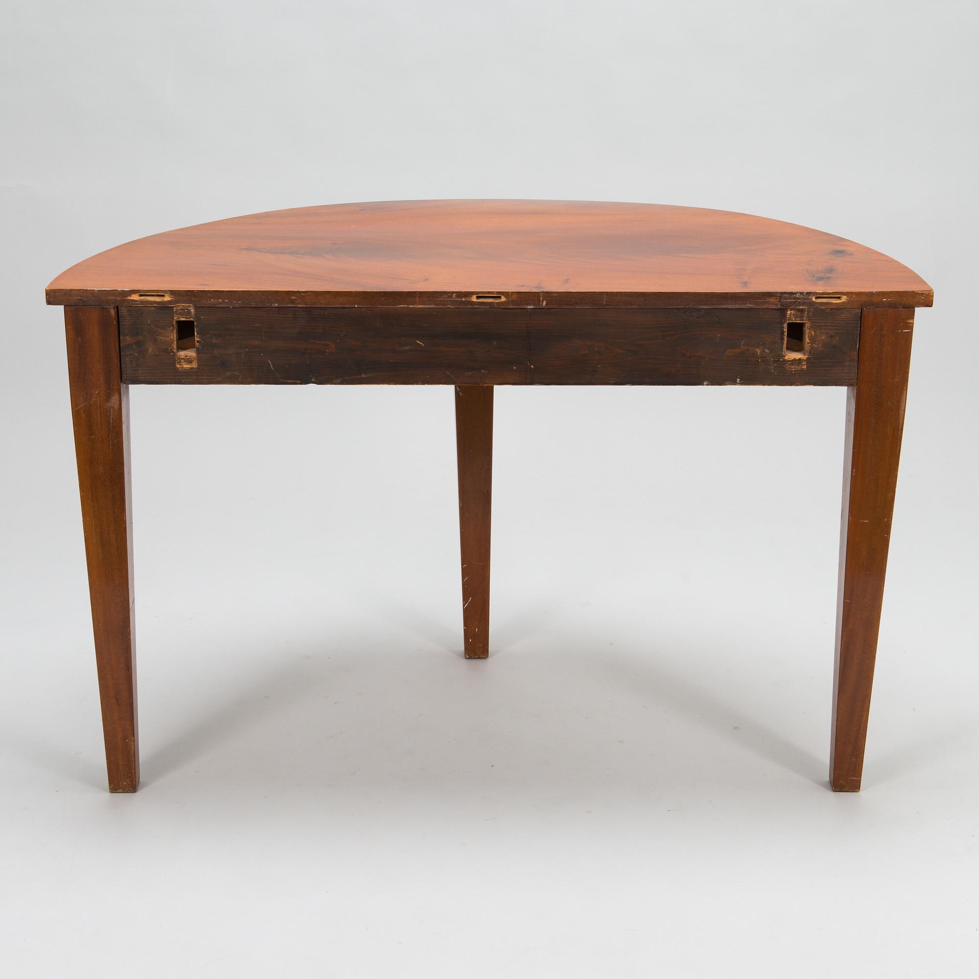 HALVMÅNEBORD, 2 st, Ryssland, 1800-talets första hälft.