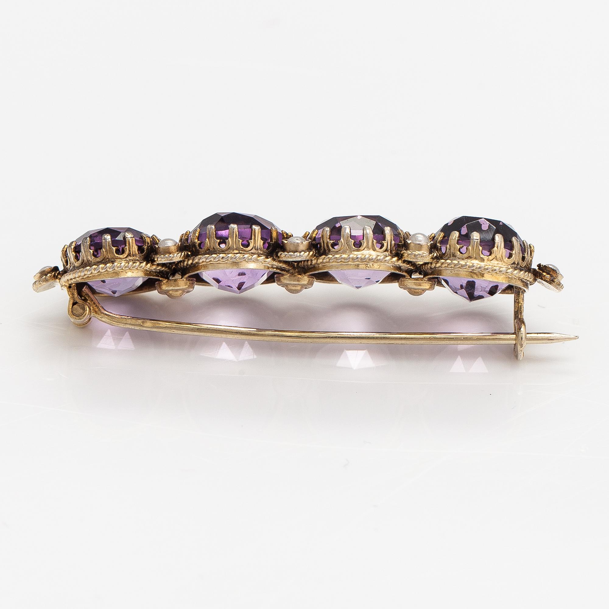 A necklace, bracelet and two brooches in gilded silver and with amethysts and pearls.