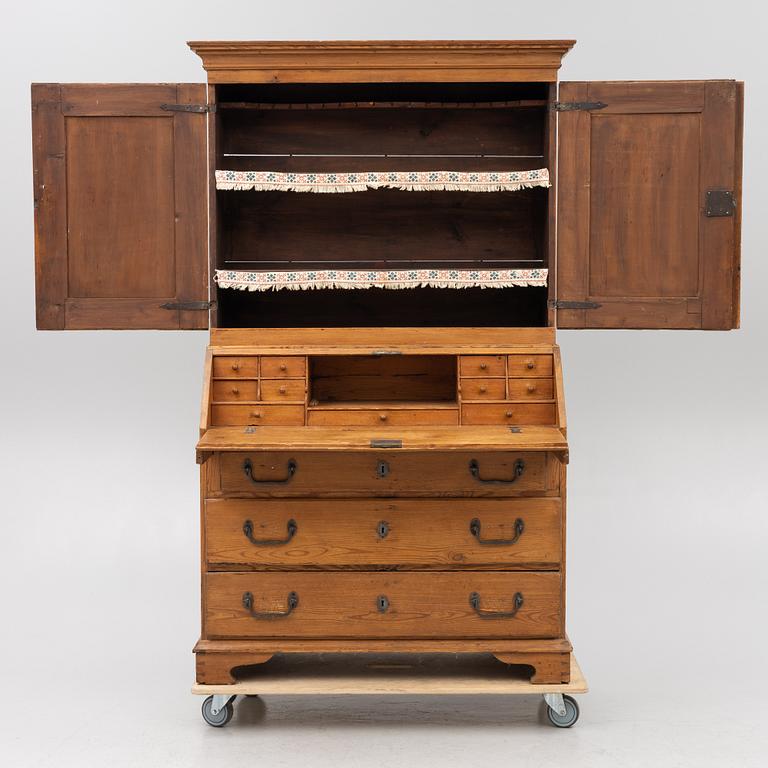 A writing cabinet, 18th/19th century.