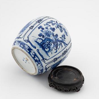 A blue and white Chinese Kangxistyle urn, 20th century.