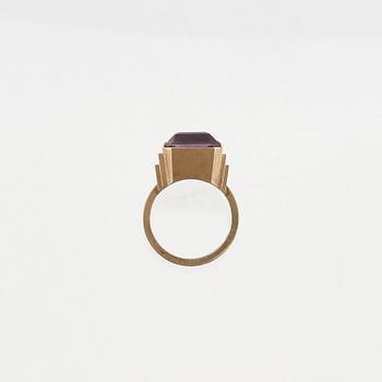 Wiwen Nilsson, ring in 18K gold with a step-cut amethyst, Lund 1970.