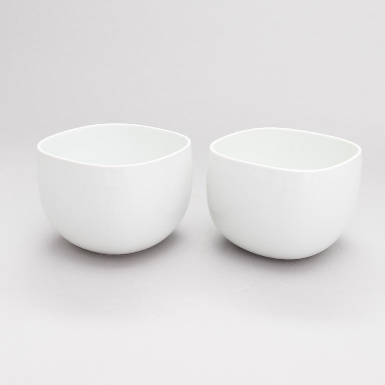 Timo Sarpaneva, A 31-piece set of "Suomi" tableware for Rosenthal Studio-line.