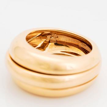 An 18K gold Cartier ring.