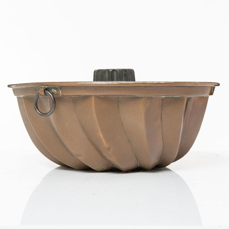 A Sweidhs copper cake mould, 18th / early 19th century.