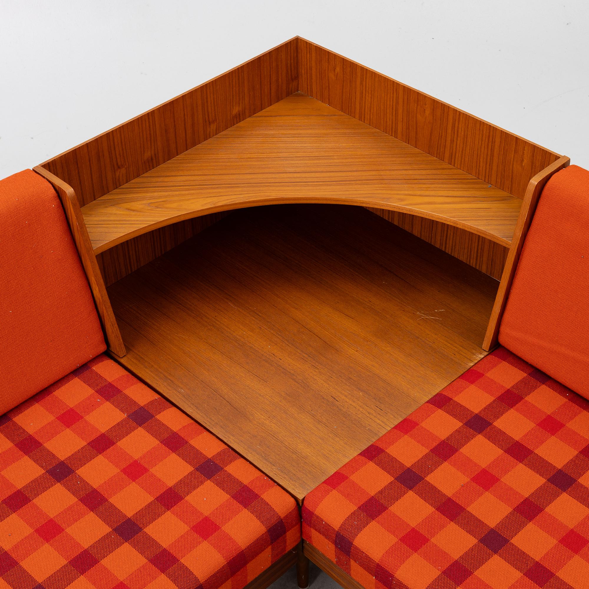 Haldor Vik & Ingmar Relling, a 'Svane' daybed/modul sofa, Ekornes Fabrikker A/S, Norway, around 1970.