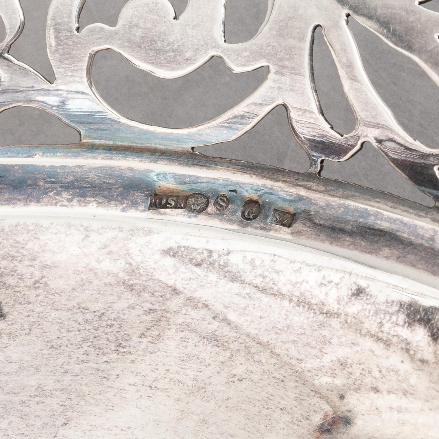 Two silver bowls and a sauce bowl, England and Sweden, 1900-1932.