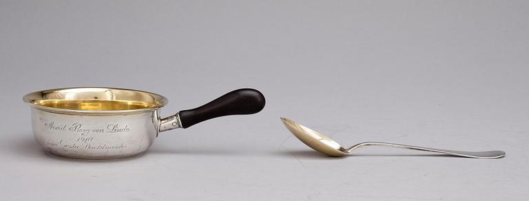 KAROTT MED SKED, silver, B Erlandsson, Christianstad, 1910. Vikt ca 164 g.