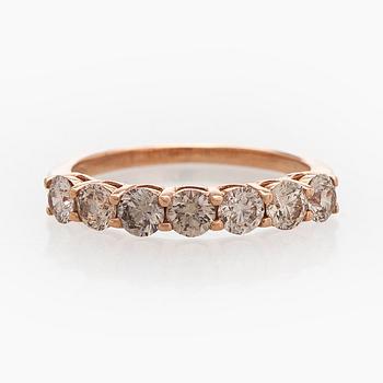 Ring, 14K guld med briljantslipade diamanter.