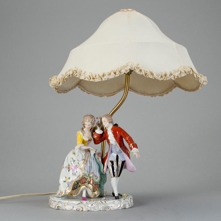 BORDSLAMPA, porslin, Neapel, tidigt 1900-tal.